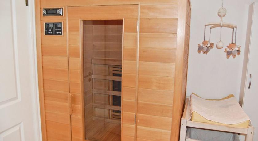 8 Person In Semesterbostad Hovborg
